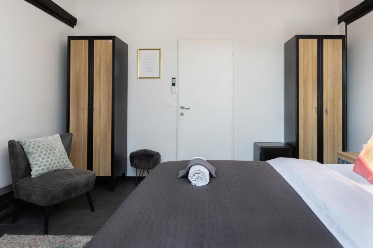 Kvaternik Square Rooms Zagabria Esterno foto