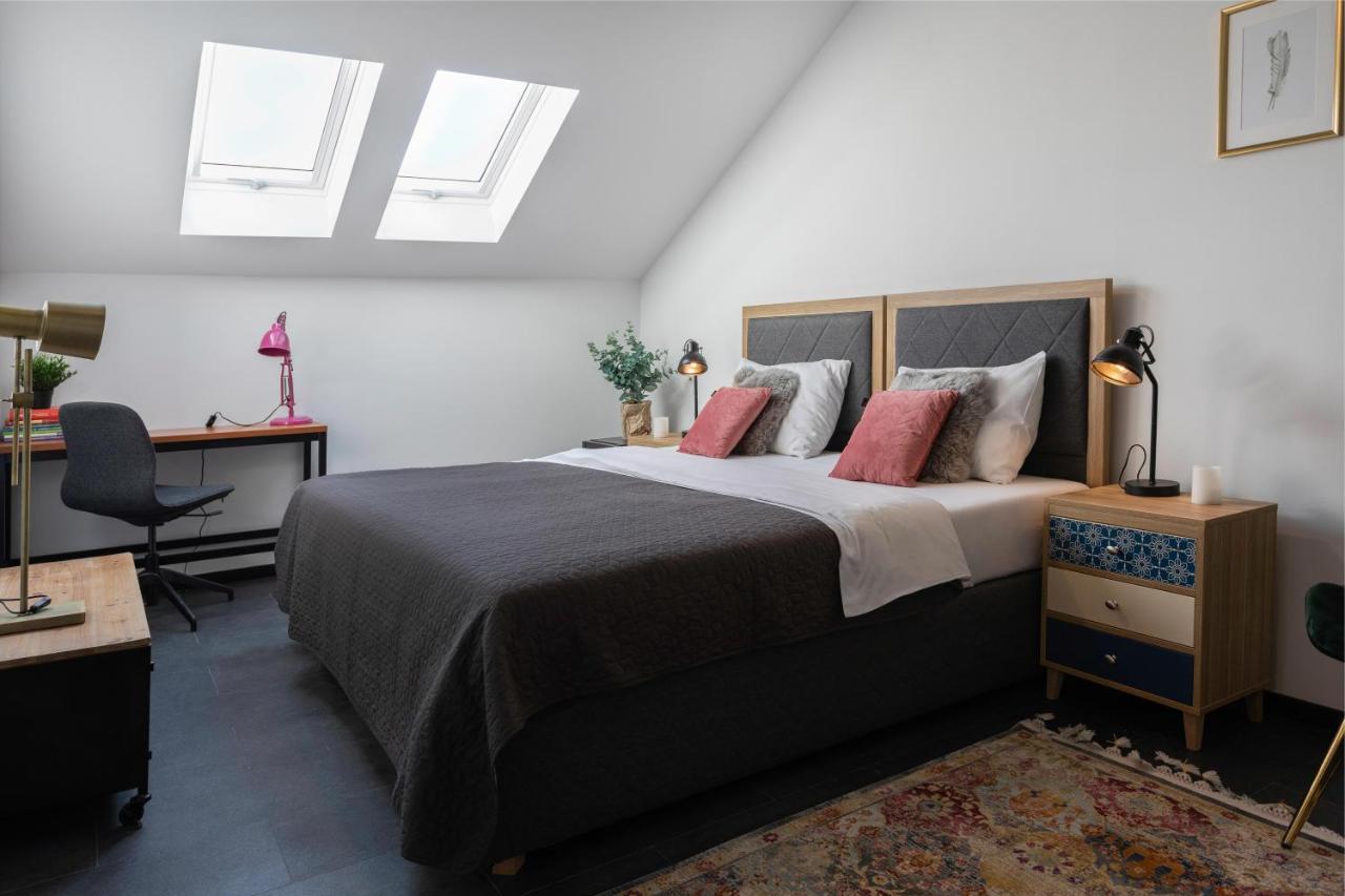 Kvaternik Square Rooms Zagabria Esterno foto