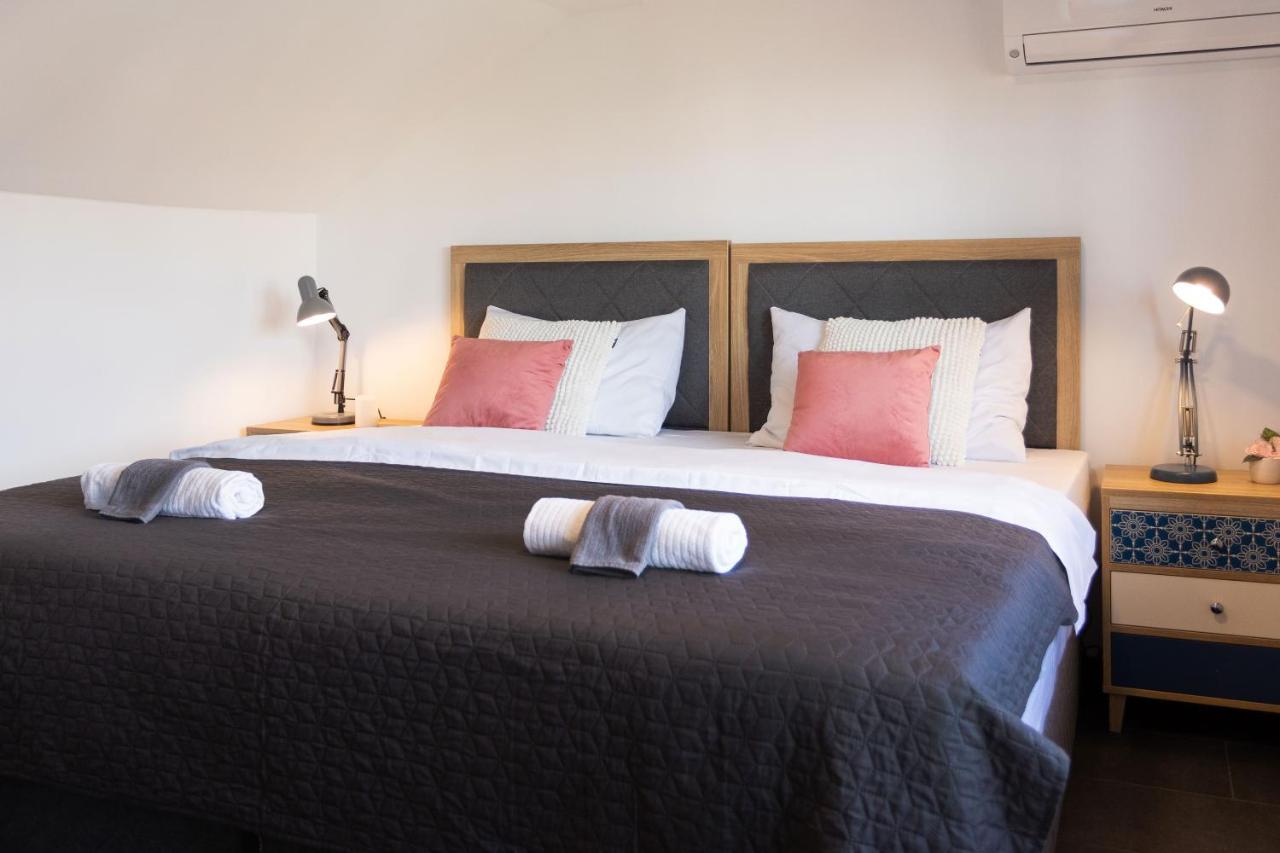 Kvaternik Square Rooms Zagabria Esterno foto