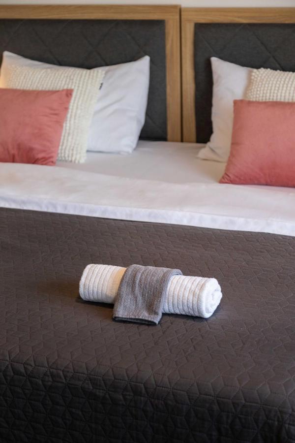 Kvaternik Square Rooms Zagabria Esterno foto